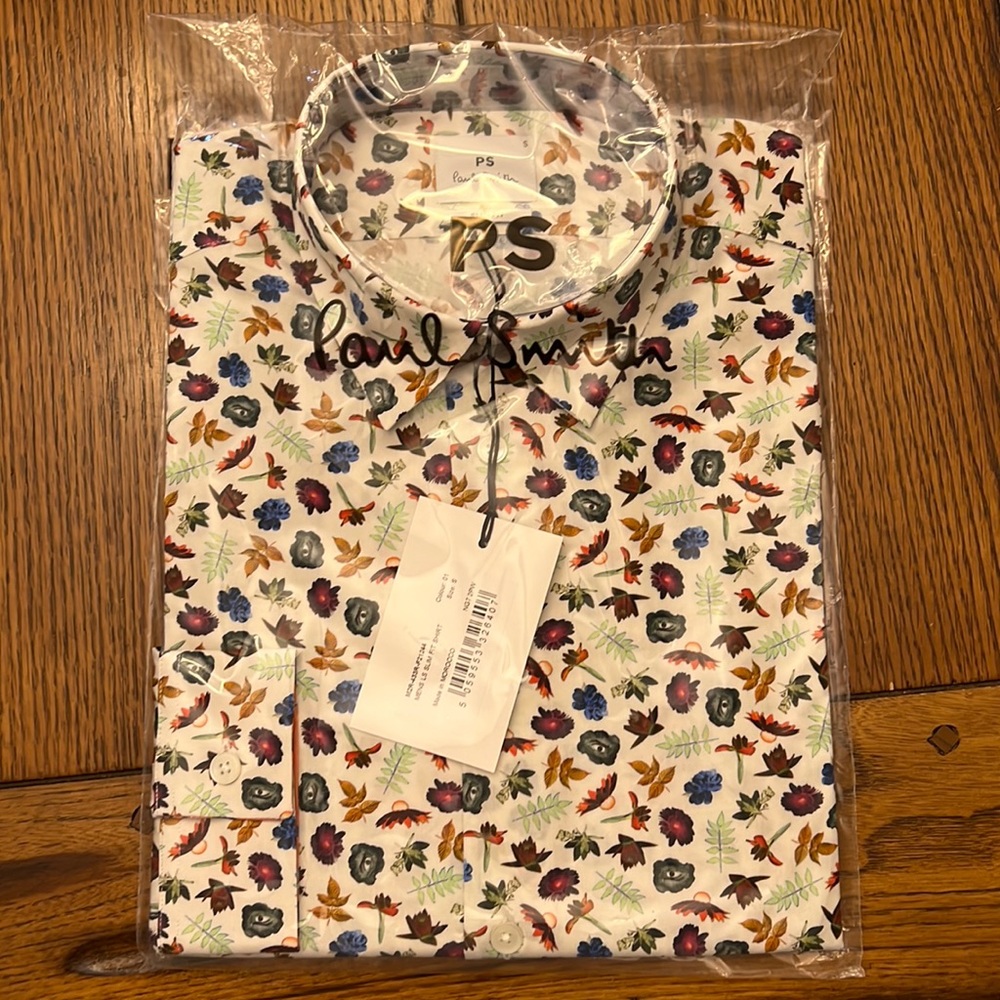 New in original packaging.  Paul Smith Mend Small